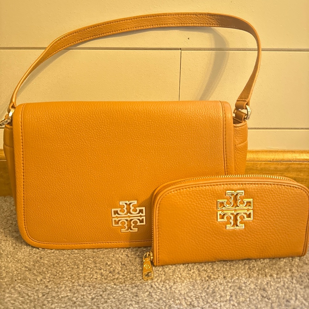 Tory Burch purse and wallet